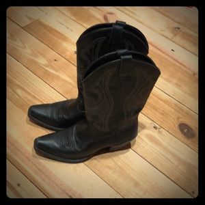 Ariat 8 black boots